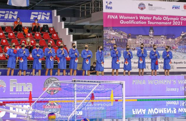 Spanning stijgt in triest