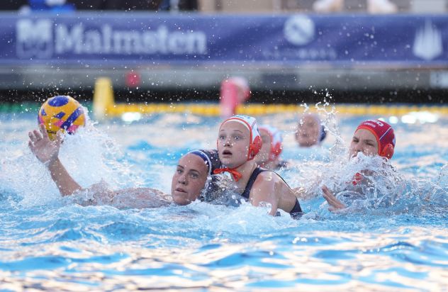 Lola Moolhuijzen verdedigt USA midvoor Tara Prentice Fotocredits Catharyn Hayne